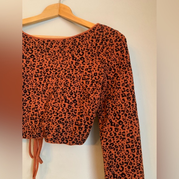 Urban Outfitters Cheetah Crop Sweater Lace up Back Long Sleeve - Picture 5 of 7